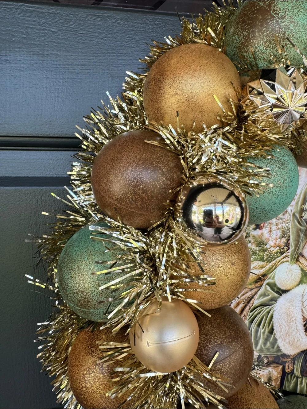 Festive Santa Holiday Wreath in Green and Gold